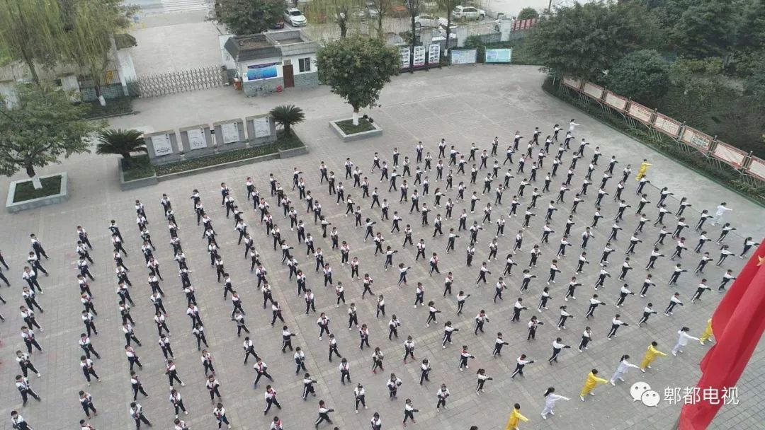 礼赞伟大祖国快闪视频,致敬祖国快闪的视频