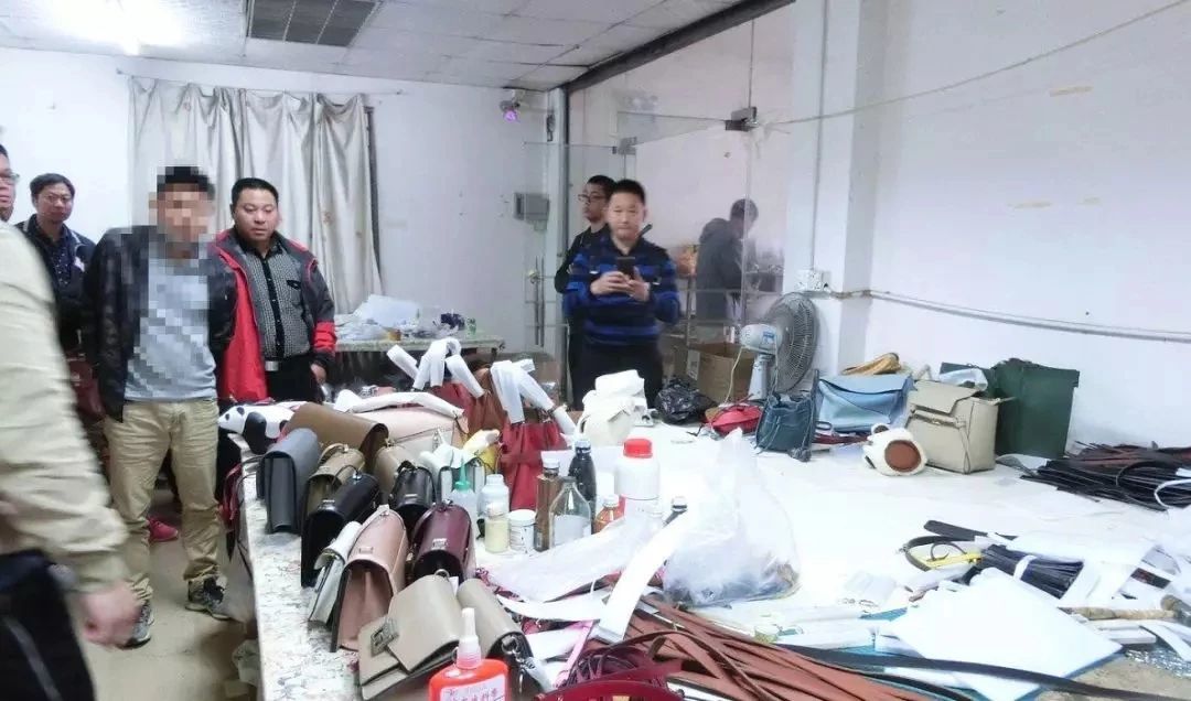 鏇濆厜鍥藉唴鑹績鍥借揣,鏇濆厜榛戝績浠h喘