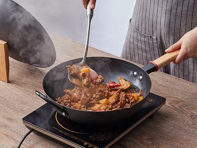 炒菜颠勺方便的专用铁锅,平价铁锅推荐几十块