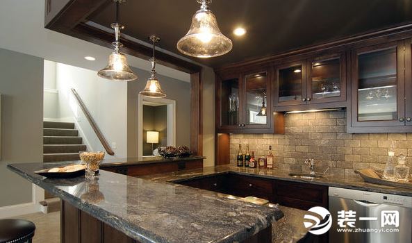 地下室潮湿发霉怎么存放东西,地下室潮湿墙面发霉怎么办