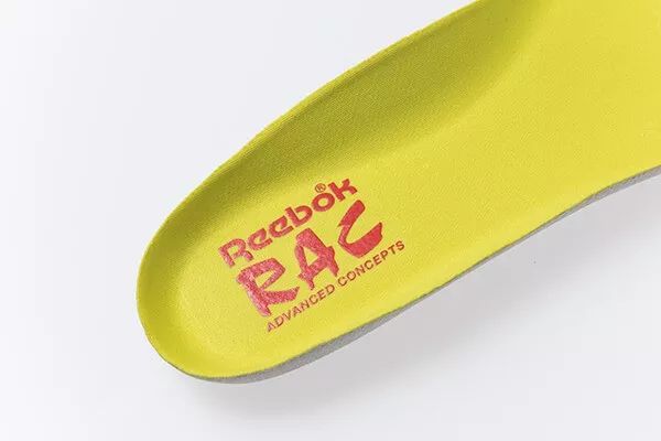 权志龙联名鞋带,成龙和权志龙同时上脚