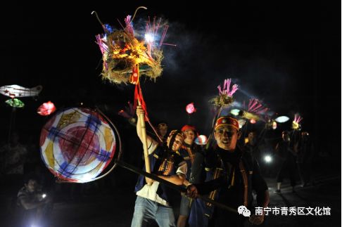 群龙聚首贺新春,青秀区国际传统舞龙邀请赛