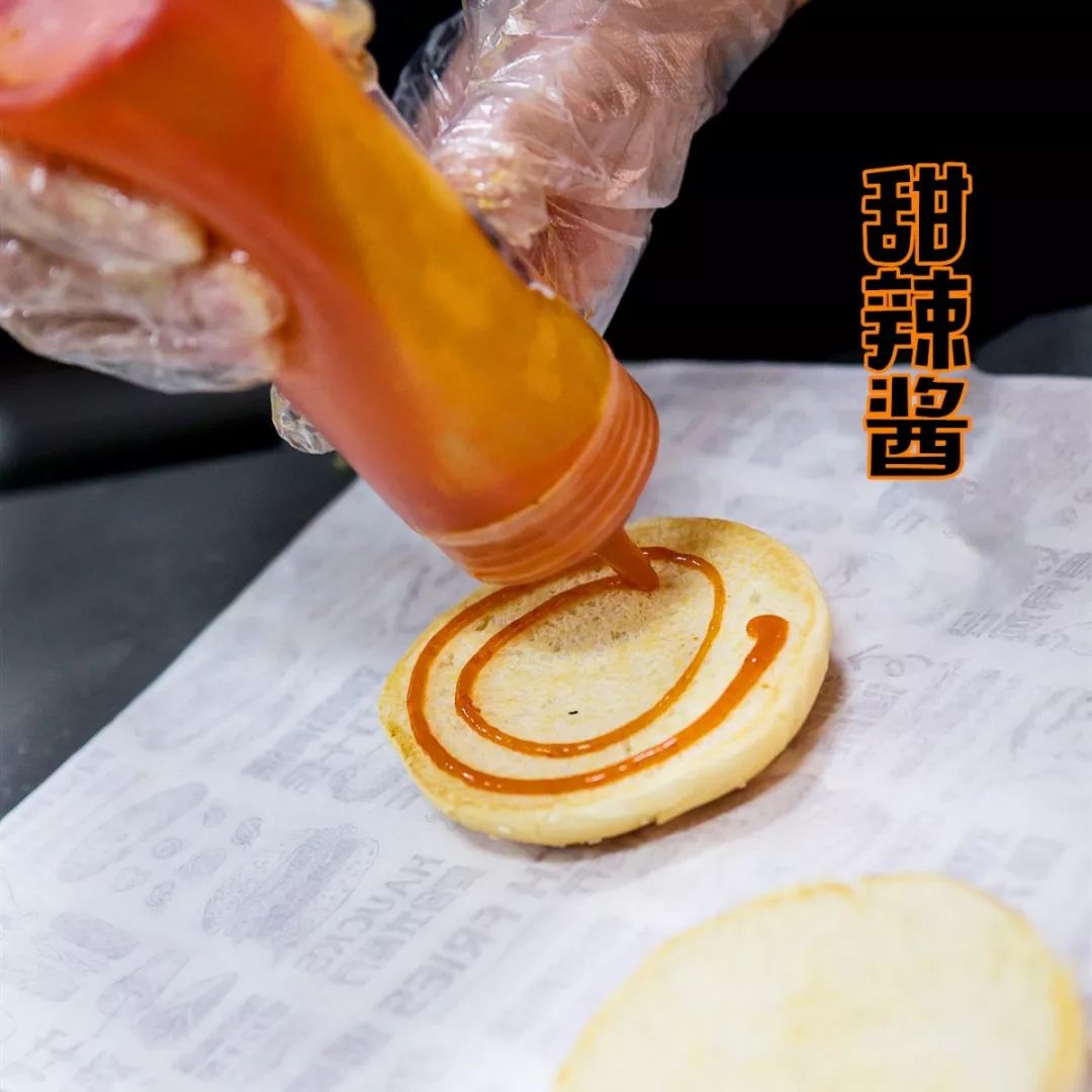 炸鸡汉堡披萨大餐,炸鸡汉堡跟披萨