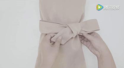 毛衣该不该收起来,毛衣腰侧边上有根带子怎么系好看