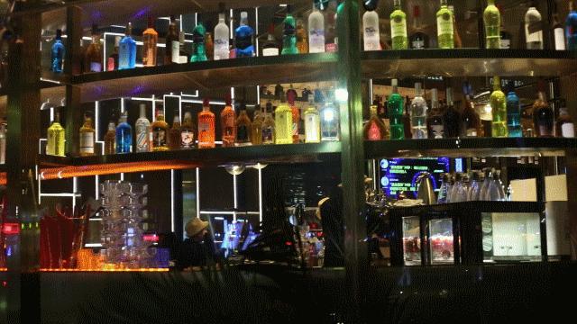 4折从四川吃到广东！我左手拿麦，右手啤酒，在这个“千面餐厅”里嗨到凌晨？