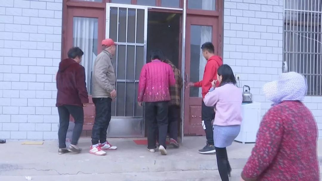 小伙捡到上亿的石太岁,山东小伙捡太岁