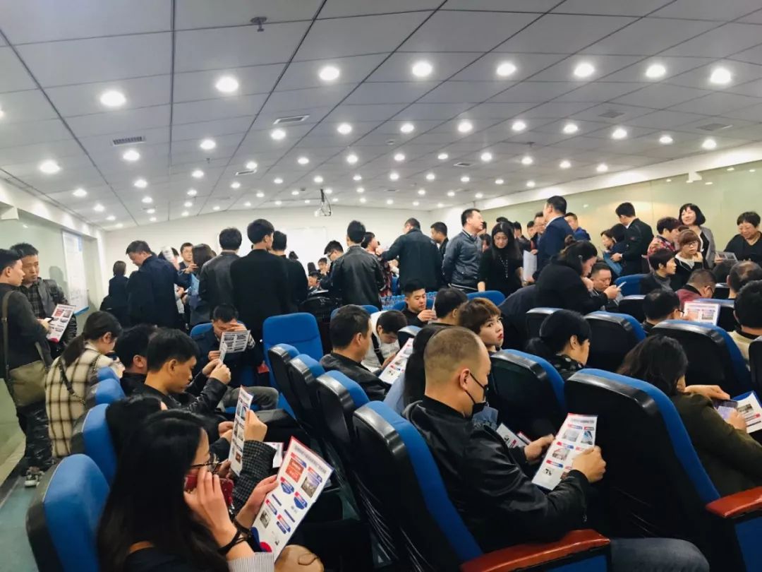 西安34届蓝装家博会现场采访,2019年3月西安蓝装家博会活动