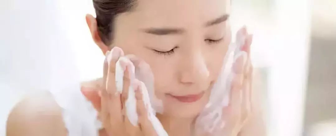 用了几年的火山泥一洗白,用火山泥洗澡