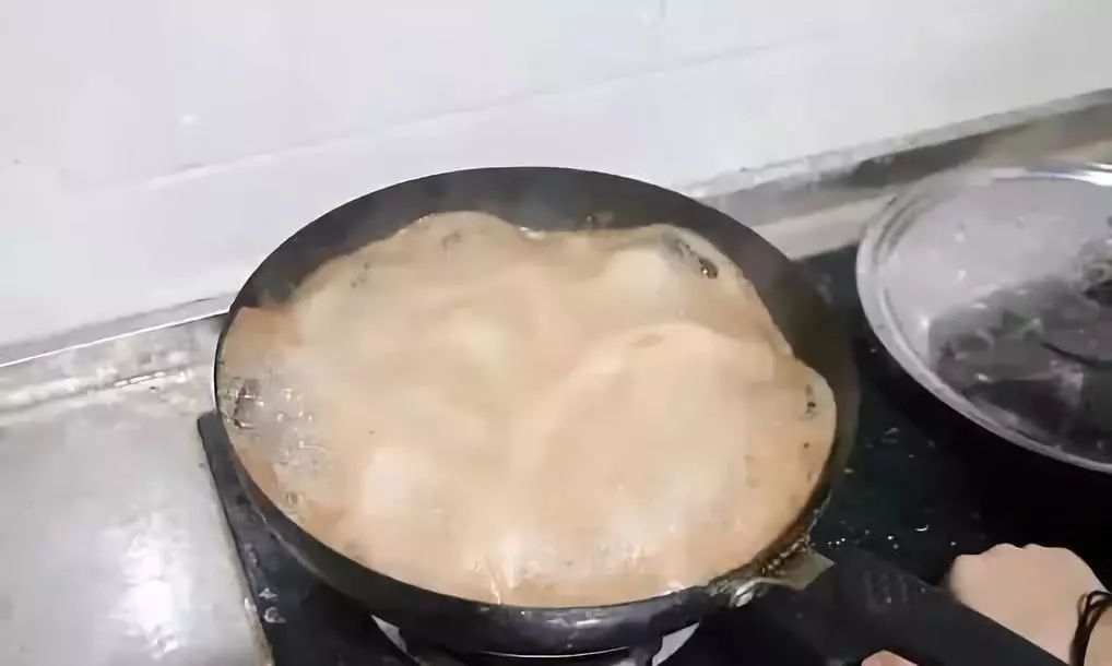 锅烧糊了不用钢丝球,锅烧糊了用什么能洗掉