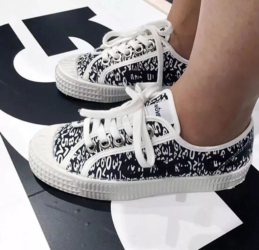 匡威联名川久保玲鞋,匡威川久保玲联名是经典还是1970s