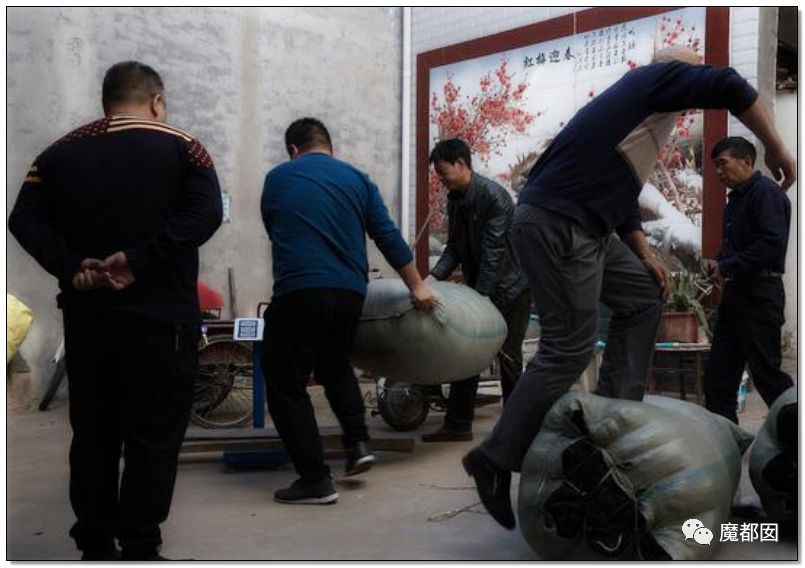 棺材、情趣内衣、小提琴……中国超猛小镇横扫全世界!