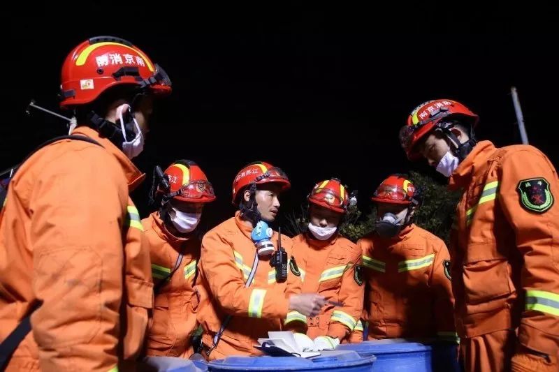 致敬最美逆行者为英雄点赞,致敬最美逆行者传递好声音