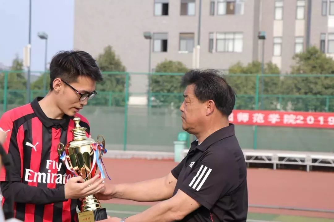 我们只是一群热爱足球的少年,我们这十年足球少年