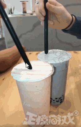 正经GIF囧图:女人不要和男人比骚,地铁上的泳装让人把持不住