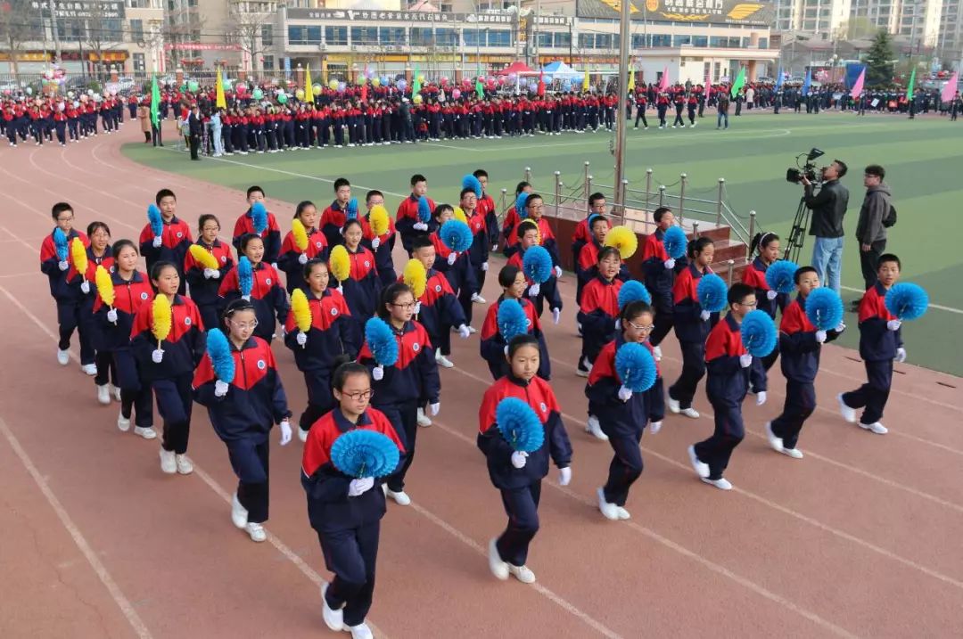 定格精彩瞬间彰显体育精神,丹棱中学60届田径运动会精彩瞬间