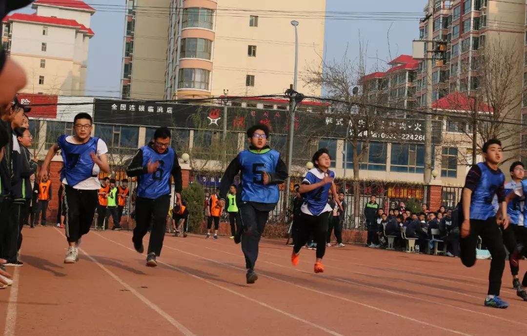 定格精彩瞬间彰显体育精神,丹棱中学60届田径运动会精彩瞬间