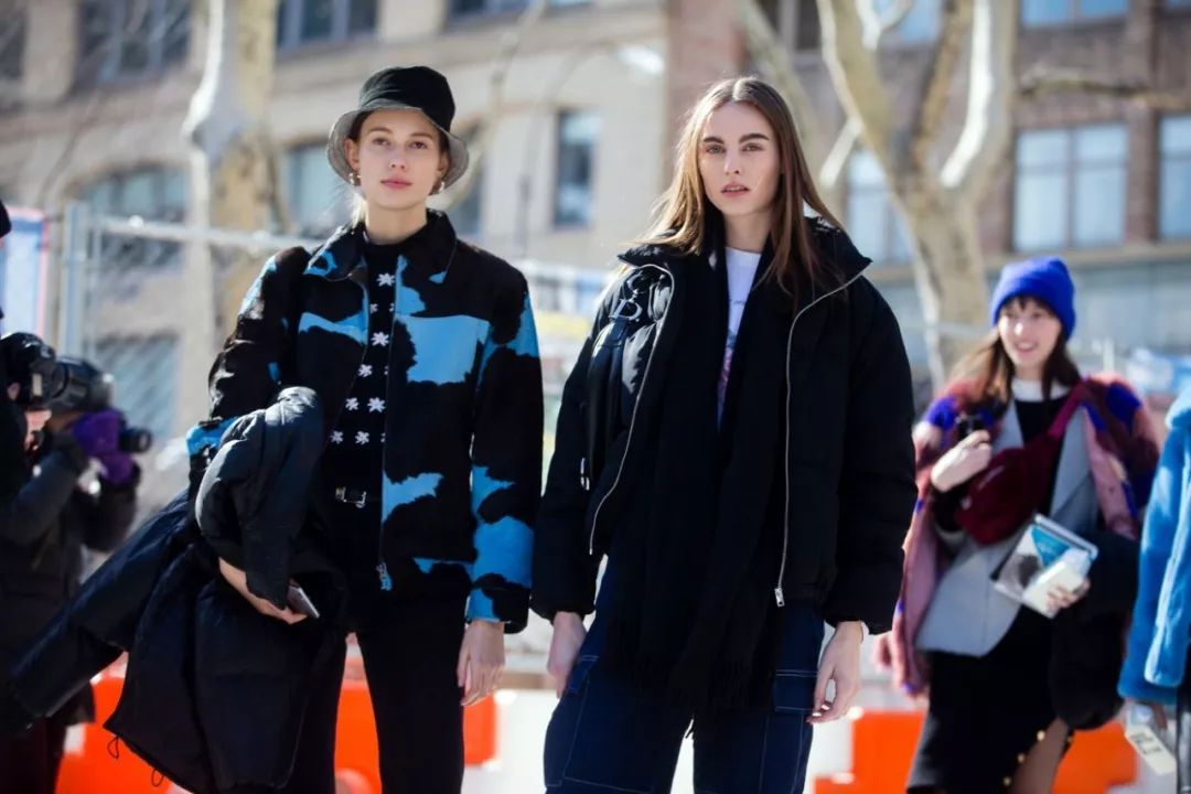 豹纹OUT，下一个C位印花轮到奶牛纹上场！