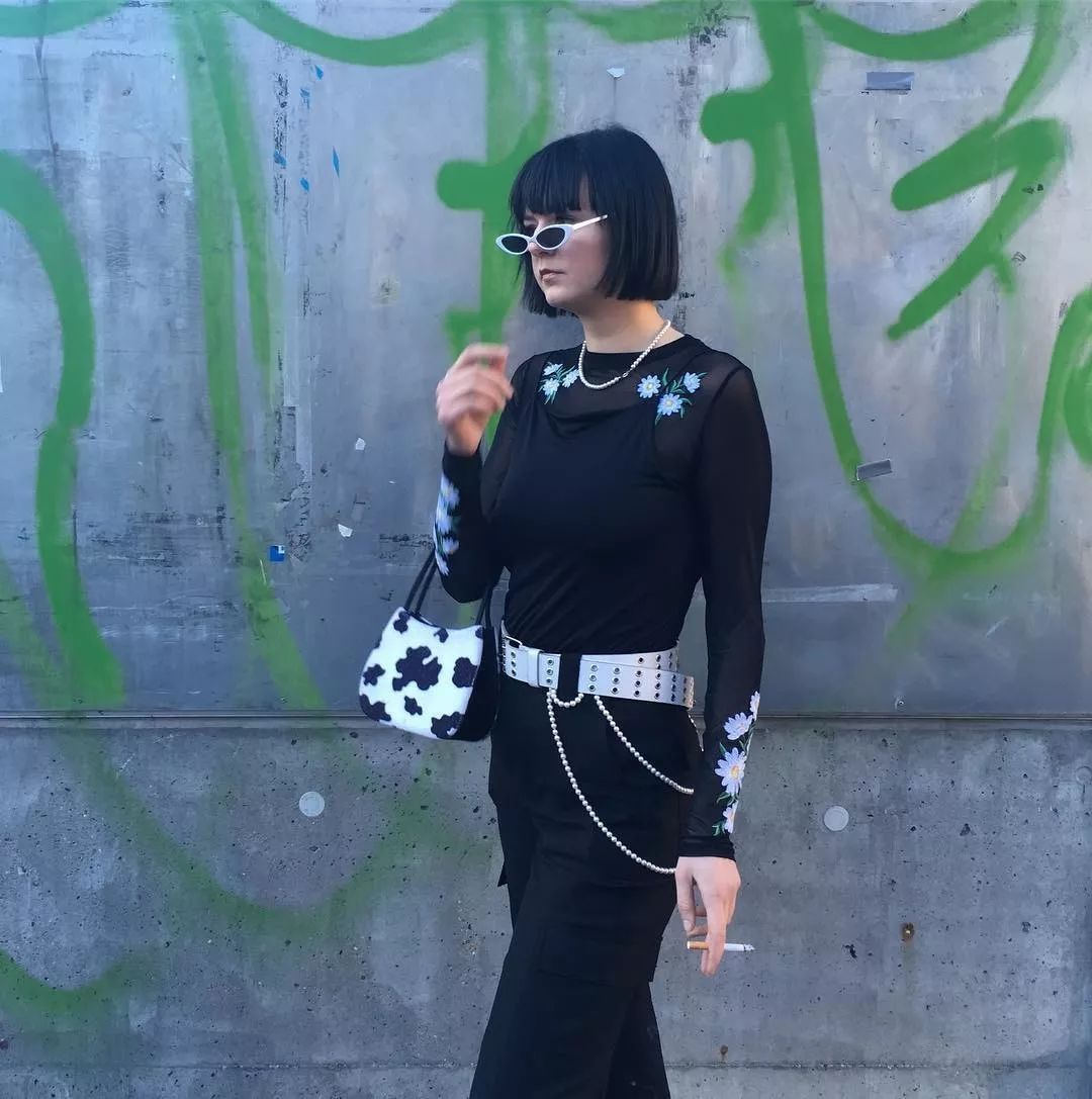 豹纹OUT，下一个C位印花轮到奶牛纹上场！