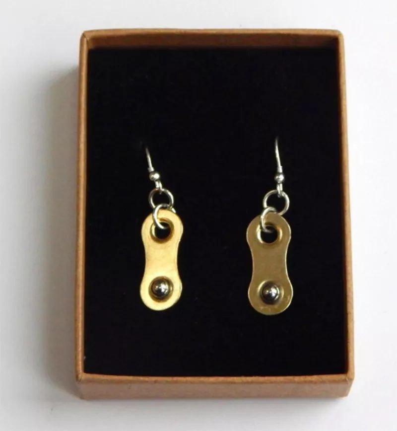 入门骑行一定要买的10件装备,公路骑行装备服装推荐