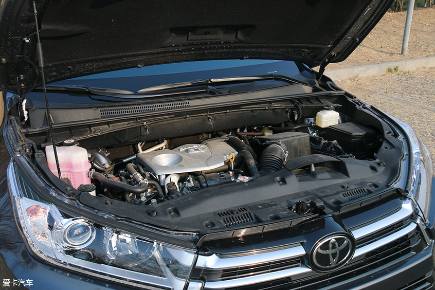 有钱人都买什么物件,现在年轻人能买哪些二手车