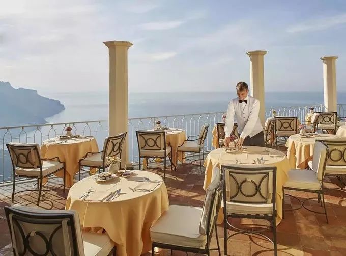 从此，LV不仅可以用来背，还可以用来睡…