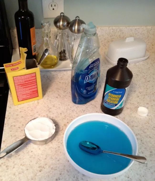 衣服发黄用什么漂白剂比较好,用漂白剂把白色衣服漂黄了怎么办