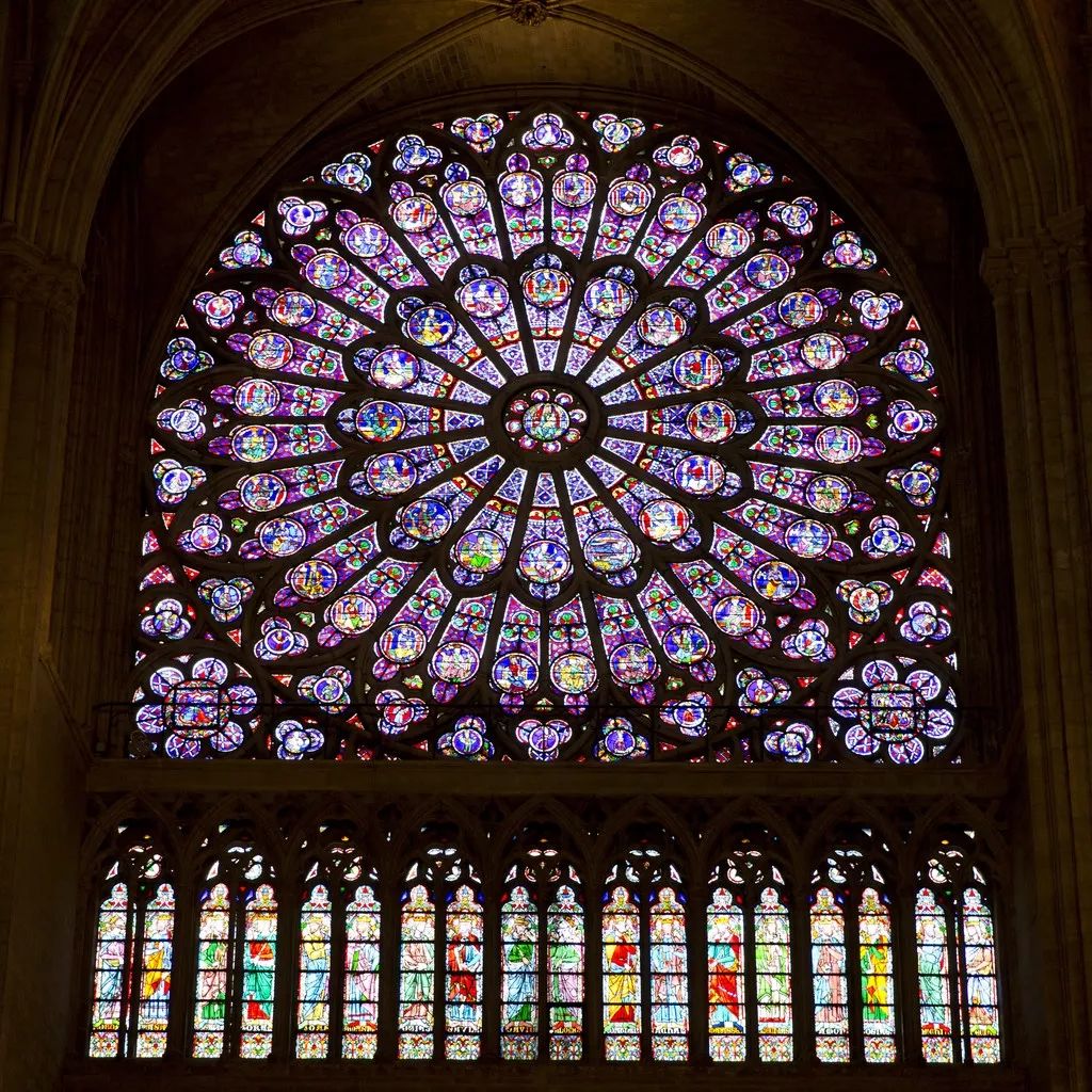 巴黎圣母院是如何被烧毁的,巴黎圣母院失去教堂功能多年