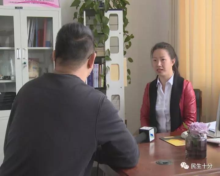 一女子跳河轻生被好心人救上来,女子跳河轻生市民出手相救