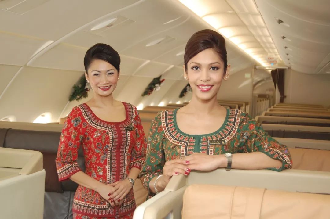 中国外航空姐制服,外航的空姐制服