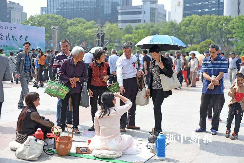 来杯谷雨茶？爱喝茶的小姐姐颜值都不低哟！