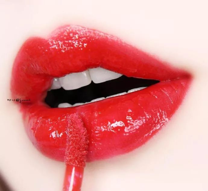 男生一般喜欢什么颜色的口红,男生喜欢什么味道的口红