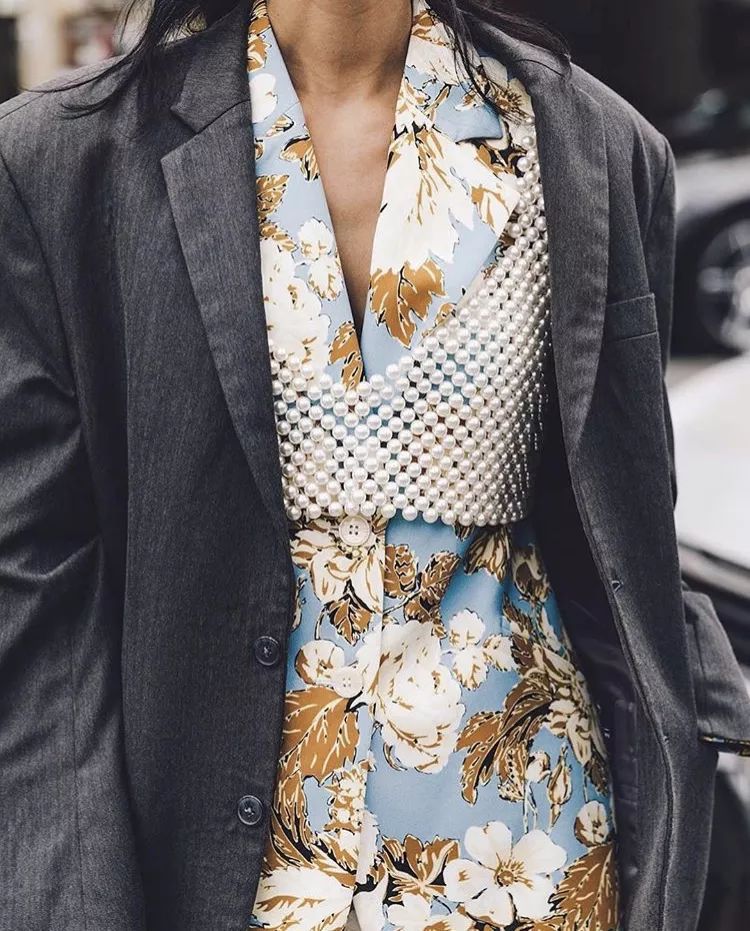 内衣的多种穿搭,夏天的内衣怎么穿才优雅显瘦舒服