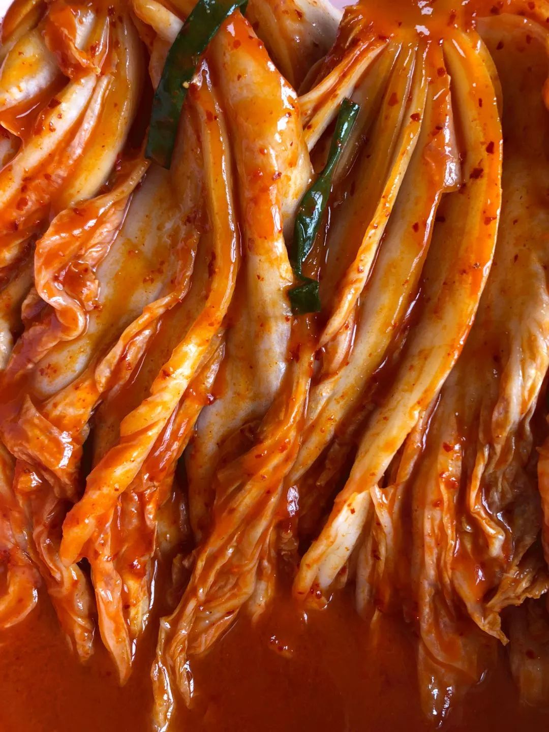 她连续三年，走遍大半个韩国学习传统泡菜，改良后的泡菜，要排单一个星期以上才能买到！