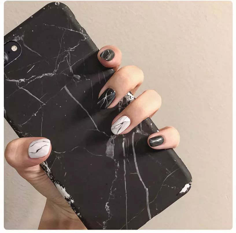 夏天美甲款式图片2022最火网红款,夏天短指甲美甲纯色显手白