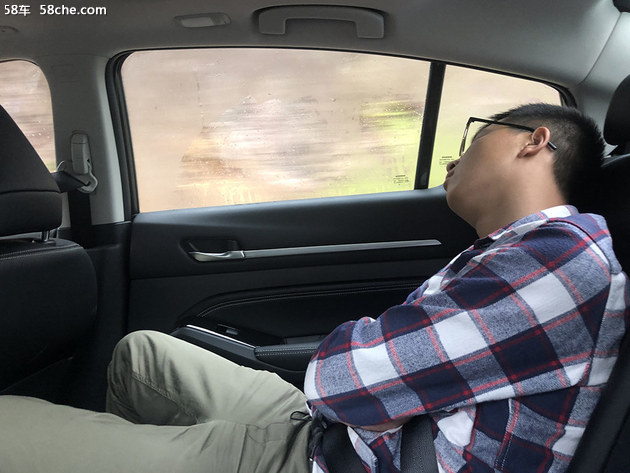 天籁雨天高速稳不稳,21款天籁自吸加满油跑600公里