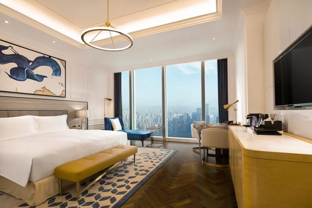 在重庆之巅，住云端奢居吃米其林大餐，刷新山城奢华新高度！