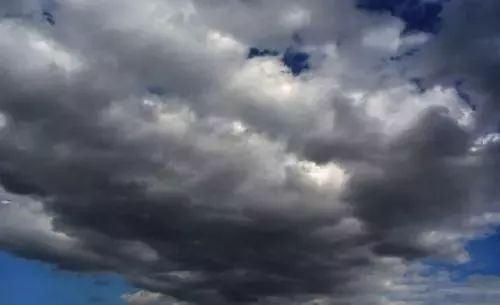 昆明滇池湖畔的美景美的让人陶醉,滇池的落日依旧那么美