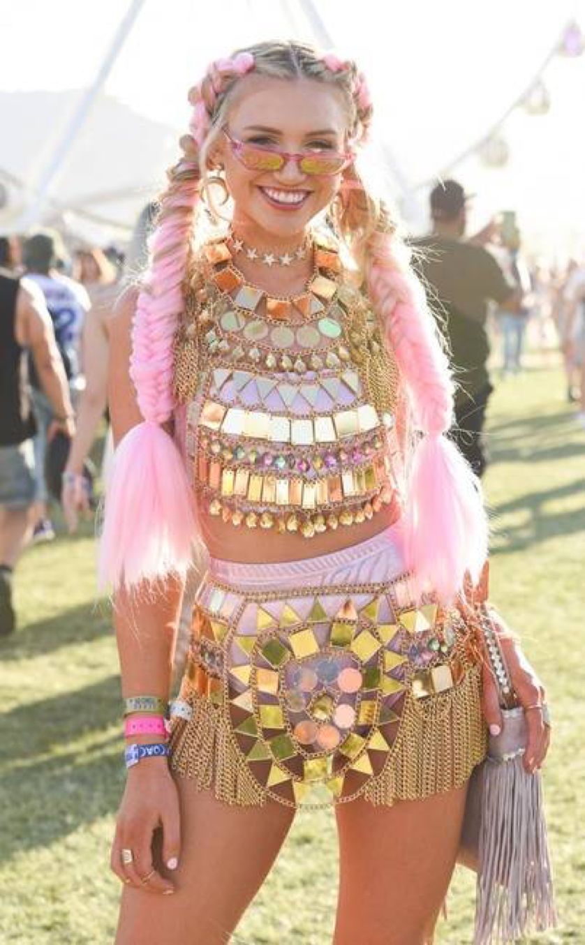 据说美国最骚的仔们都来这片沙漠里开趴