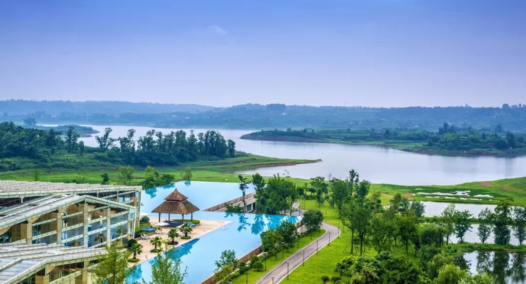 不必远行自有风景,不必远行在家度假