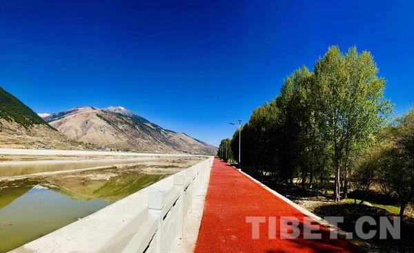 道孚县高原明珠图片,高原小城道孚