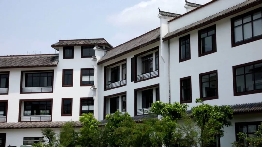 向劳动模范们致敬,向全国所有的劳动模范致敬