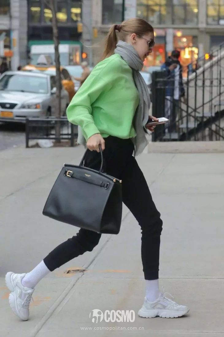 寰嬫斂淇忎匠浜篴j,寰嬫斂淇忎匠浜洪噷闈㈢殑elle