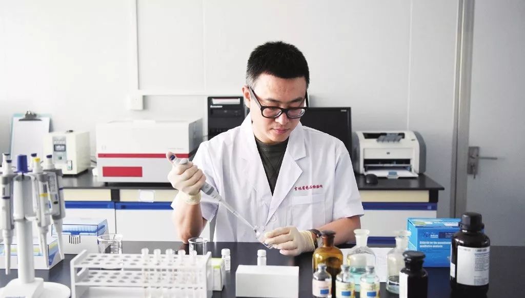 在药监岗位上挥洒青春的年轻人,五四青年和医务工作者