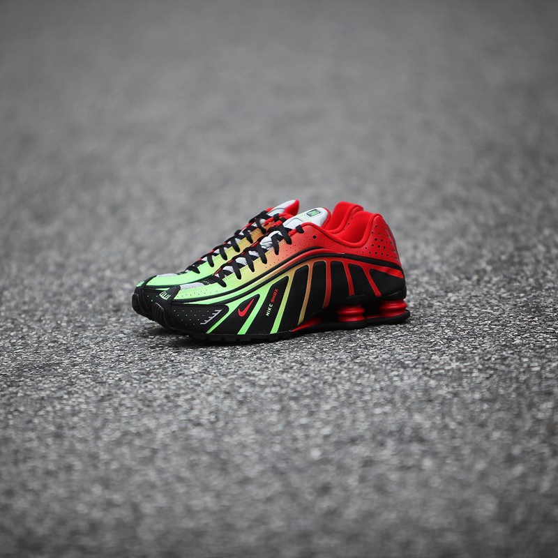 nike鞋面彩色斑点,nike鞋面发光