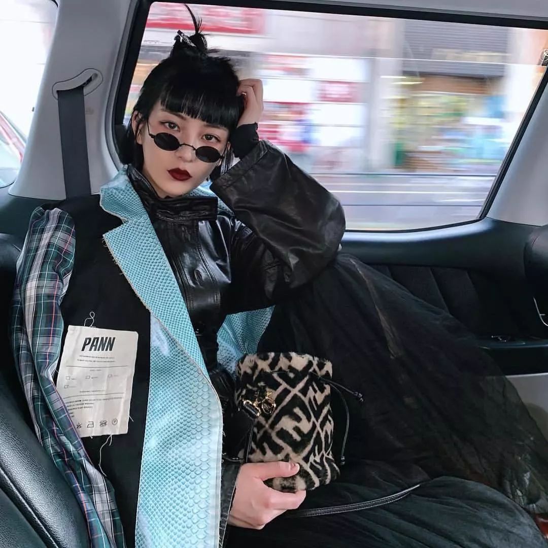 有必要买雷朋太阳镜吗,青年选择哪款雷朋墨镜