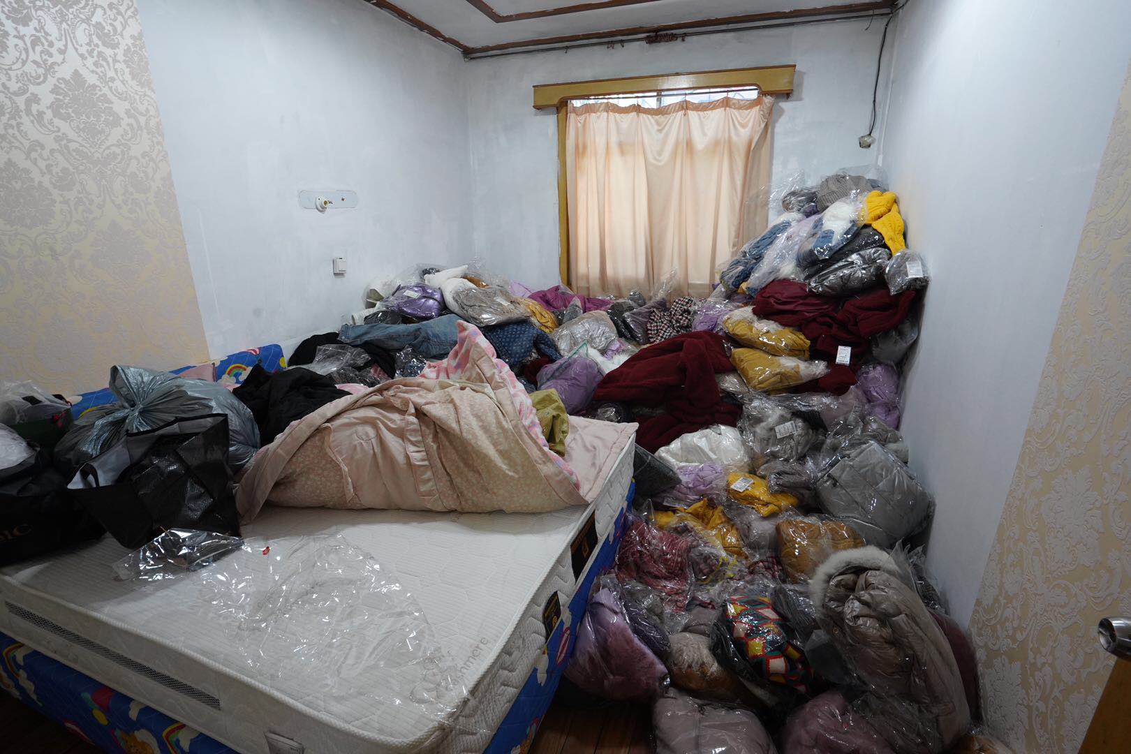 上海最新假冒服装案件,上海破获假冒服装