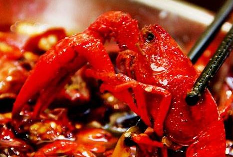 狂舔手指不能停！簋街仔仔小龙虾超值抢购来啦！仅66元抢原价150元给力虾双人套餐！满分的味道，极致的享受！快来pick一下！