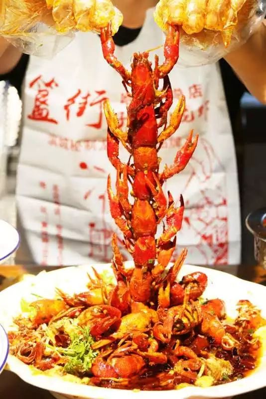 狂舔手指不能停！簋街仔仔小龙虾超值抢购来啦！仅66元抢原价150元给力虾双人套餐！满分的味道，极致的享受！快来pick一下！