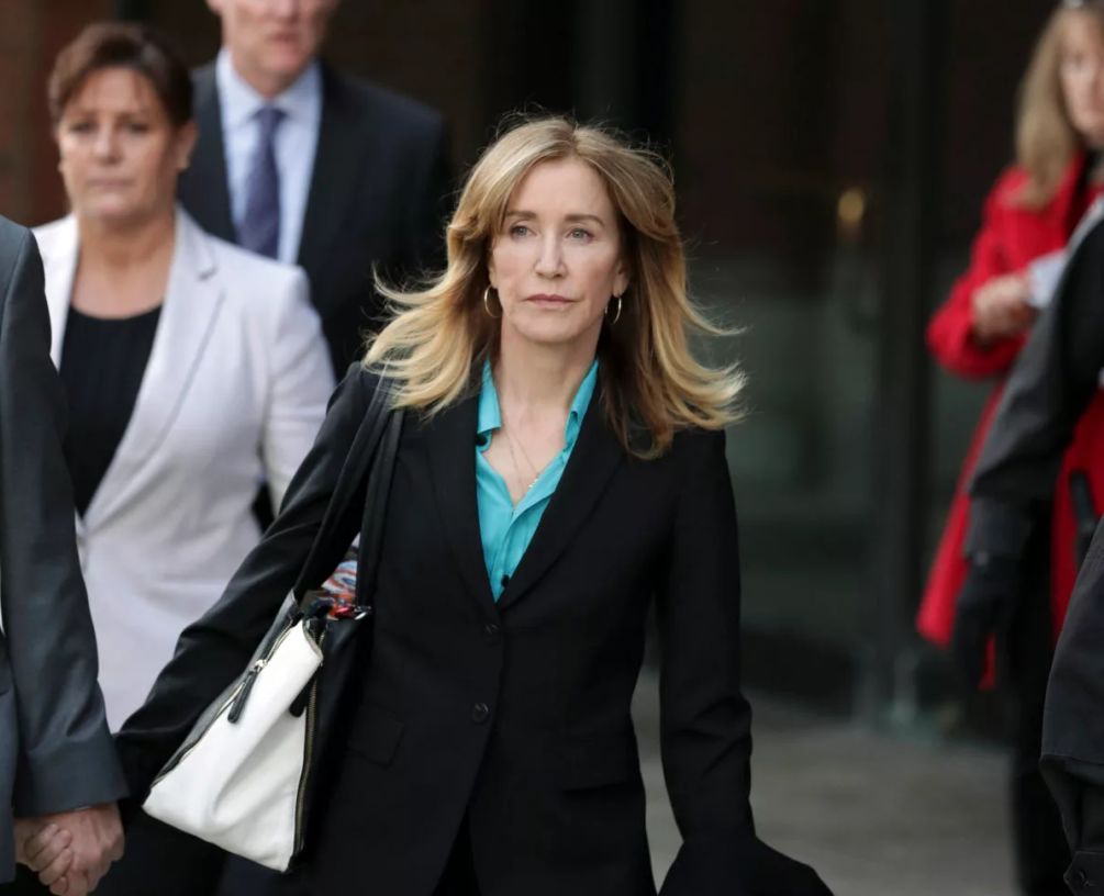 那个花808万买进耶鲁的21岁中国女孩，父亲竟是逃亡美国的通缉犯？？！