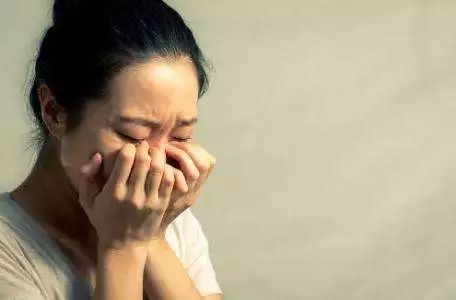 我连自己的女人都保护不了,泰国旅游遭领队侵犯